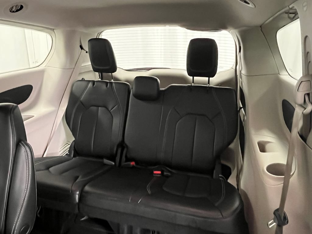 Used 2023 Chrysler Pacifica Touring-L AWD/4WD image 46