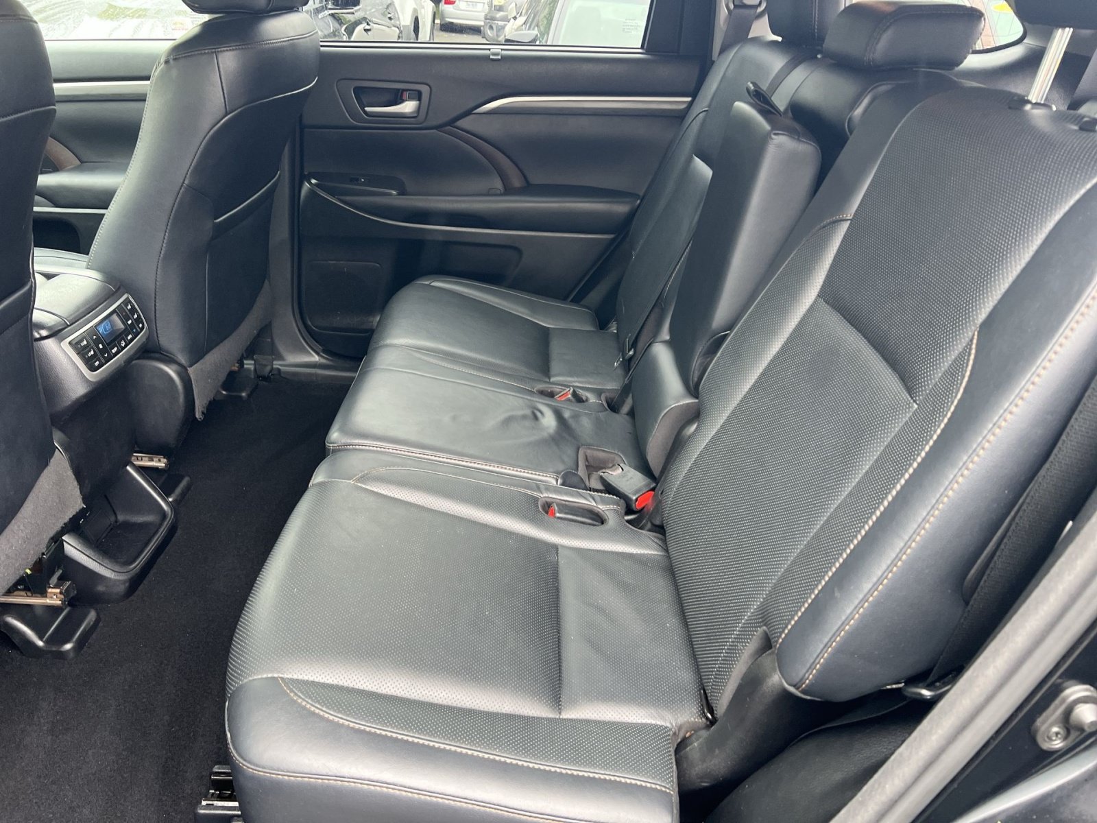 Used 2018 Toyota Highlander Limited Platinum AWD/4WD image 25