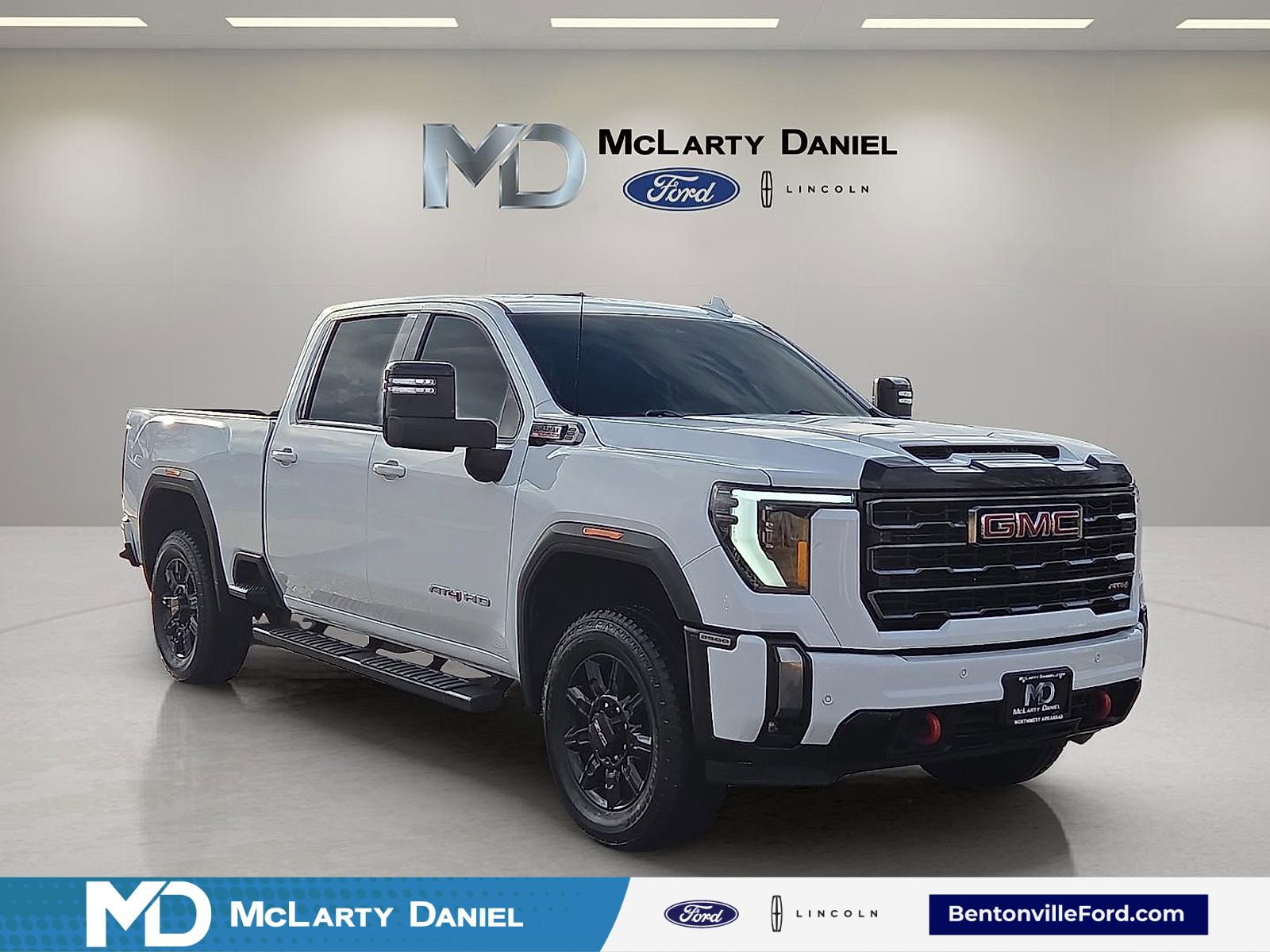 Used 2024 GMC Sierra 2500 AT4 image 1