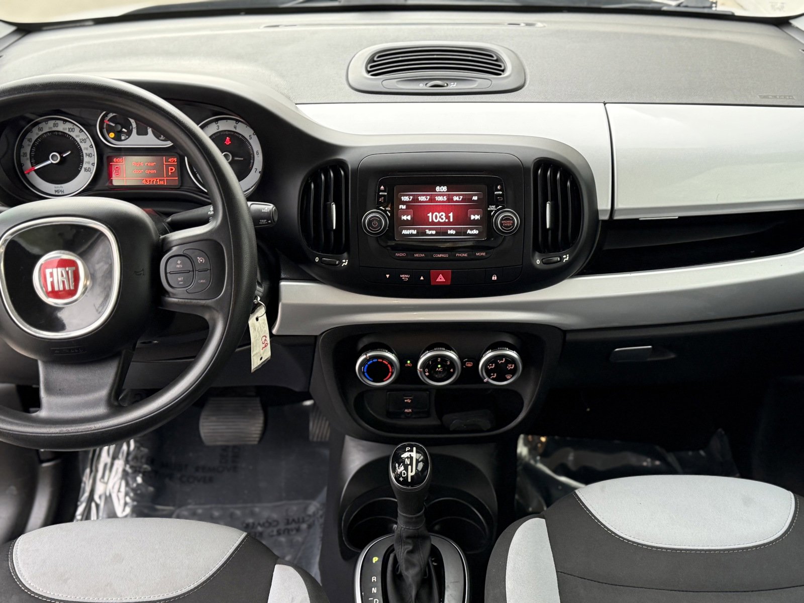 Used 2015 FIAT 500L Pop FWD image 32