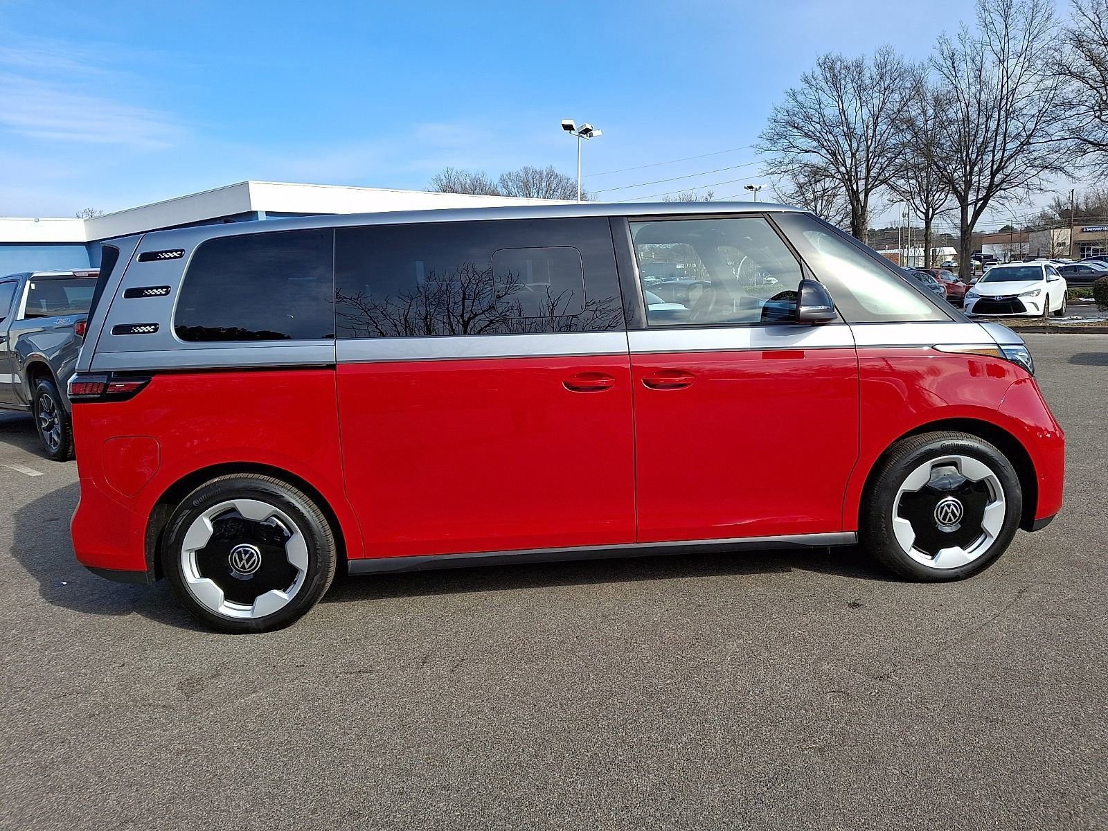 Used 2025 Volkswagen ID. Buzz Pro S Plus image 7