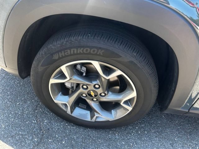 Used 2025 Chevrolet Trax LT FWD image 11