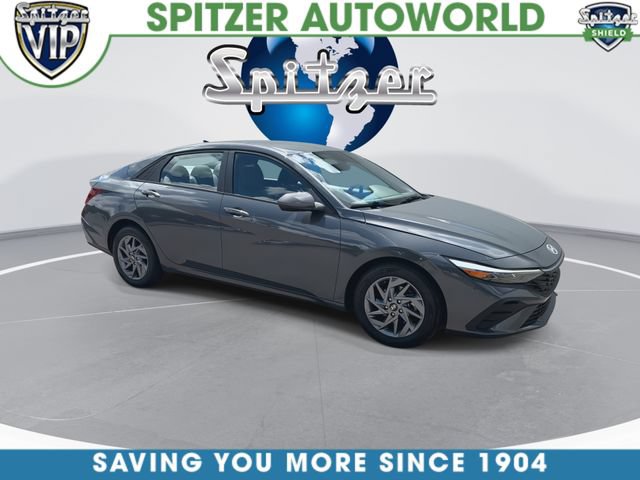 Used 2024 Hyundai Elantra SEL FWD image 2