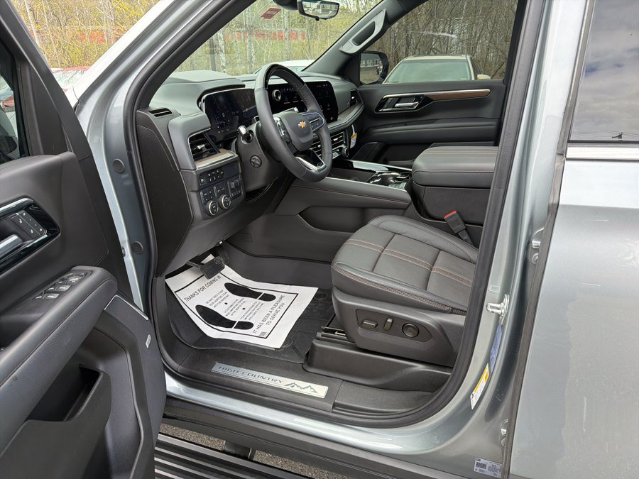 Used 2025 Chevrolet Tahoe High Country AWD/4WD image 9