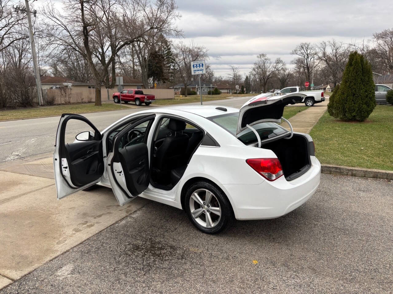 Used 2015 Chevrolet Cruze LT image 10