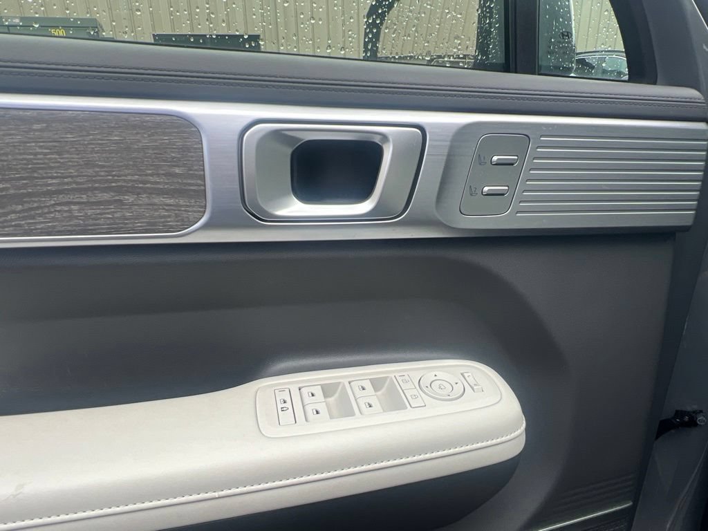 Certified 2024 Hyundai Santa Fe Limited AWD/4WD image 11