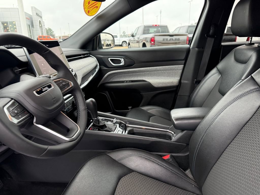 Used 2024 Jeep Compass Latitude image 9