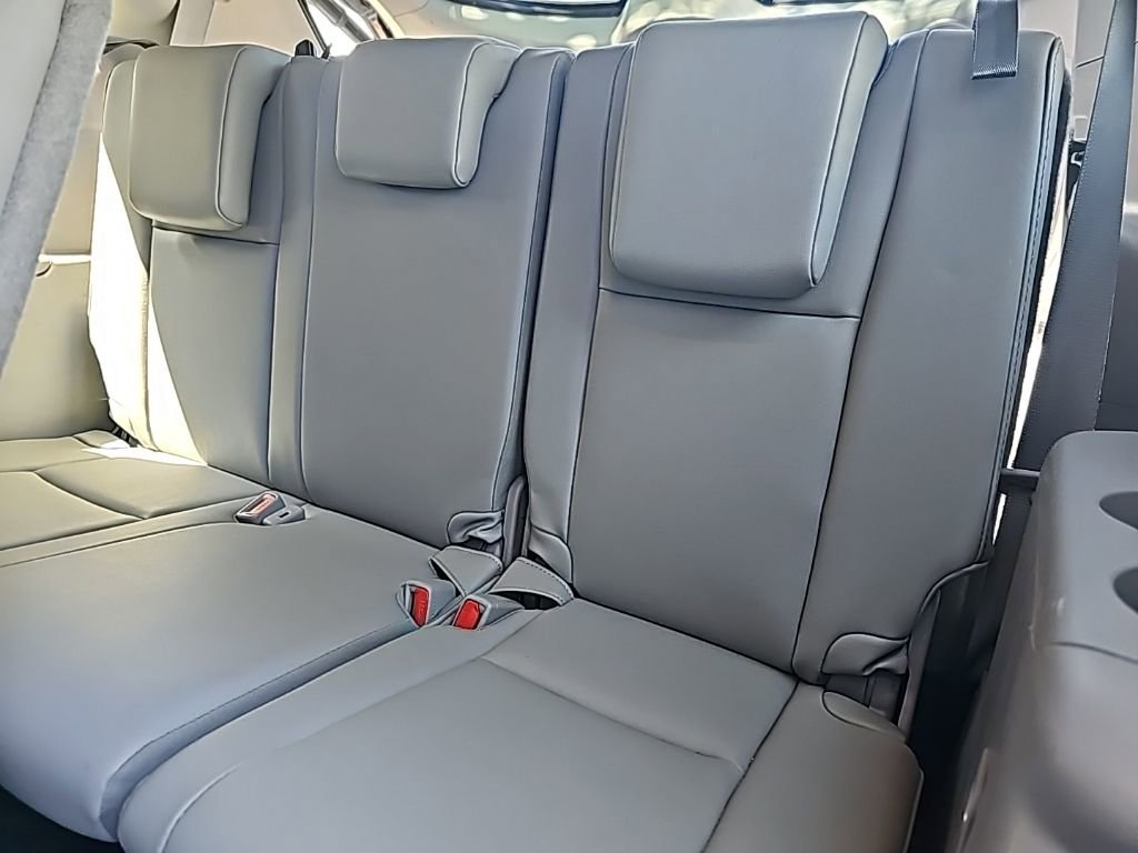 Used 2019 Toyota Highlander Limited FWD image 12