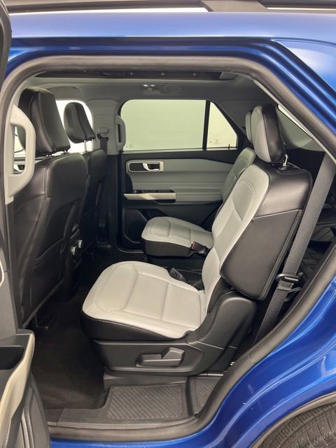 Used 2021 Ford Explorer XLT w/ Equipment Group 202A AWD/4WD image 17