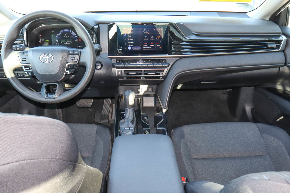 Used 2025 Toyota Camry LE FWD image 10