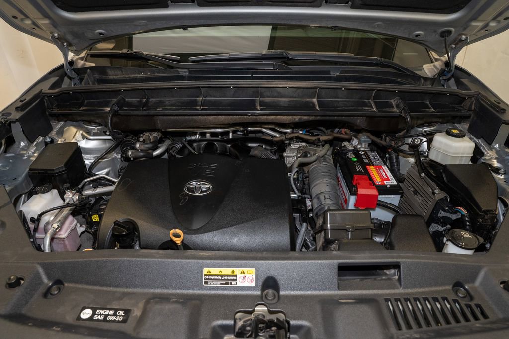 Used 2021 Toyota Highlander LE image 19