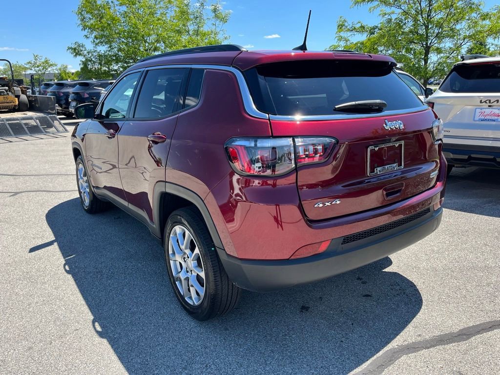 Used 2022 Jeep Compass Latitude w/ Sun and Sound Group AWD/4WD image 5