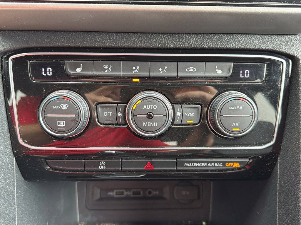 Used 2020 Volkswagen Atlas Cross Sport SEL AWD/4WD image 32