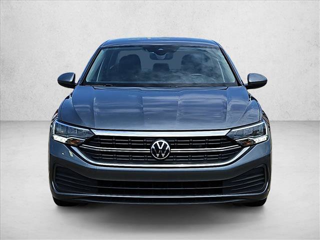 Used 2024 Volkswagen Jetta SE FWD image 2