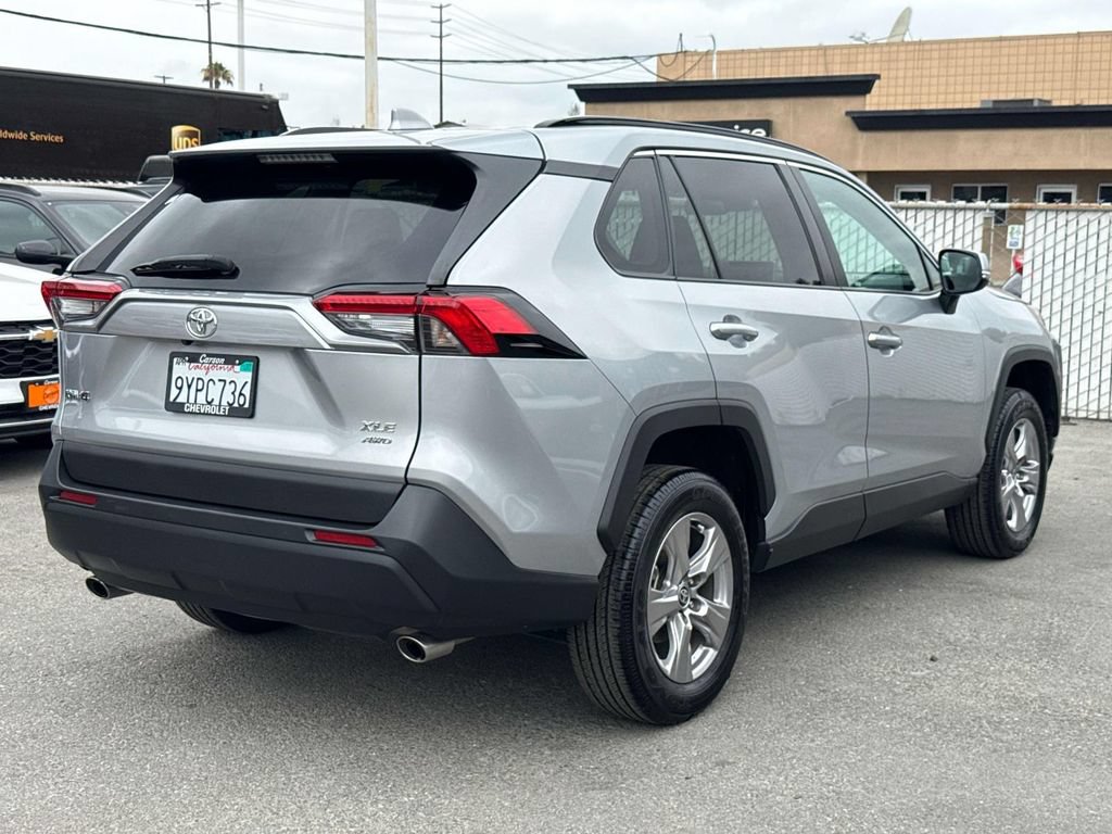 Used 2023 Toyota RAV4 XLE AWD/4WD image 3