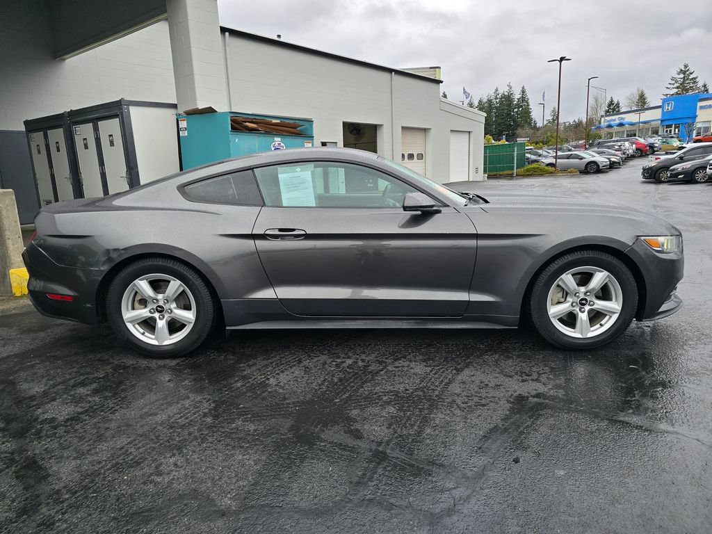 Used 2017 Ford Mustang Coupe image 3
