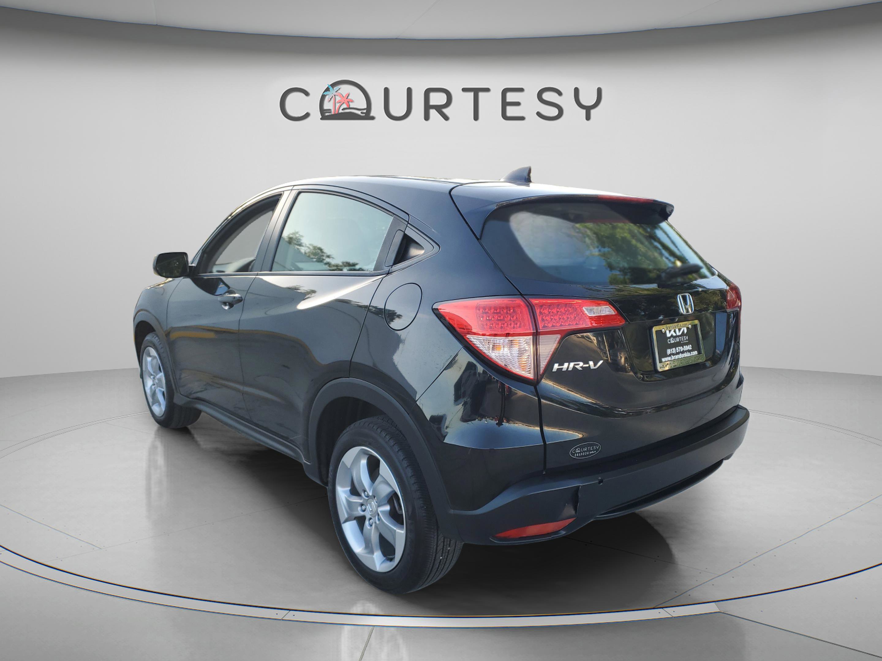 Used 2017 Honda HR-V LX image 2