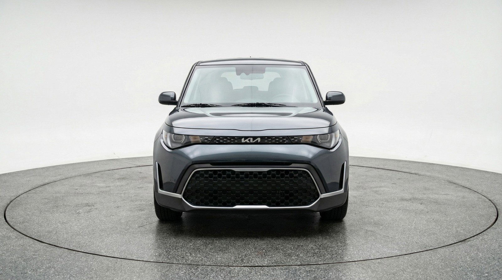Used 2025 Kia Soul LX w/ LX Technology Package FWD image 2