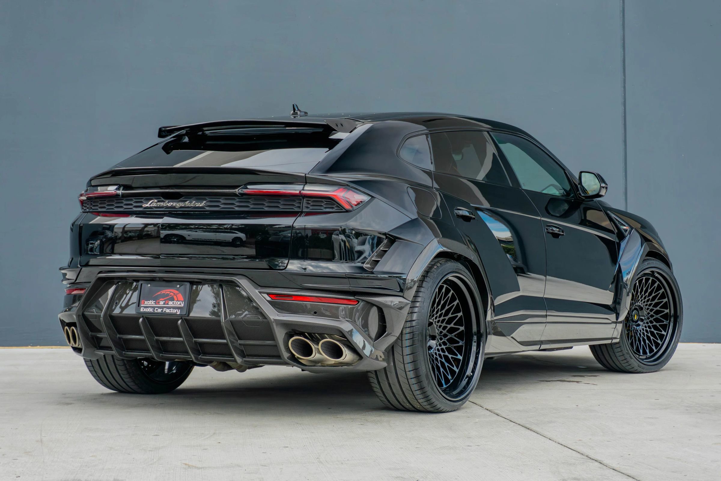 Used 2025 Lamborghini Urus SE image 7
