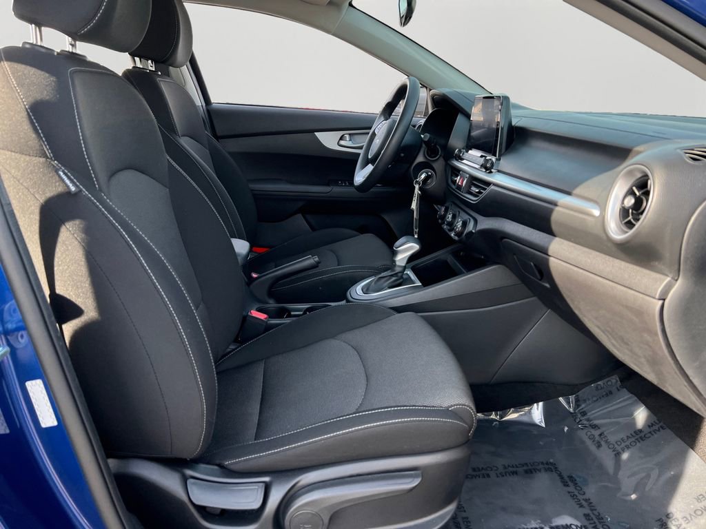 Used 2023 Kia Forte LXS image 7