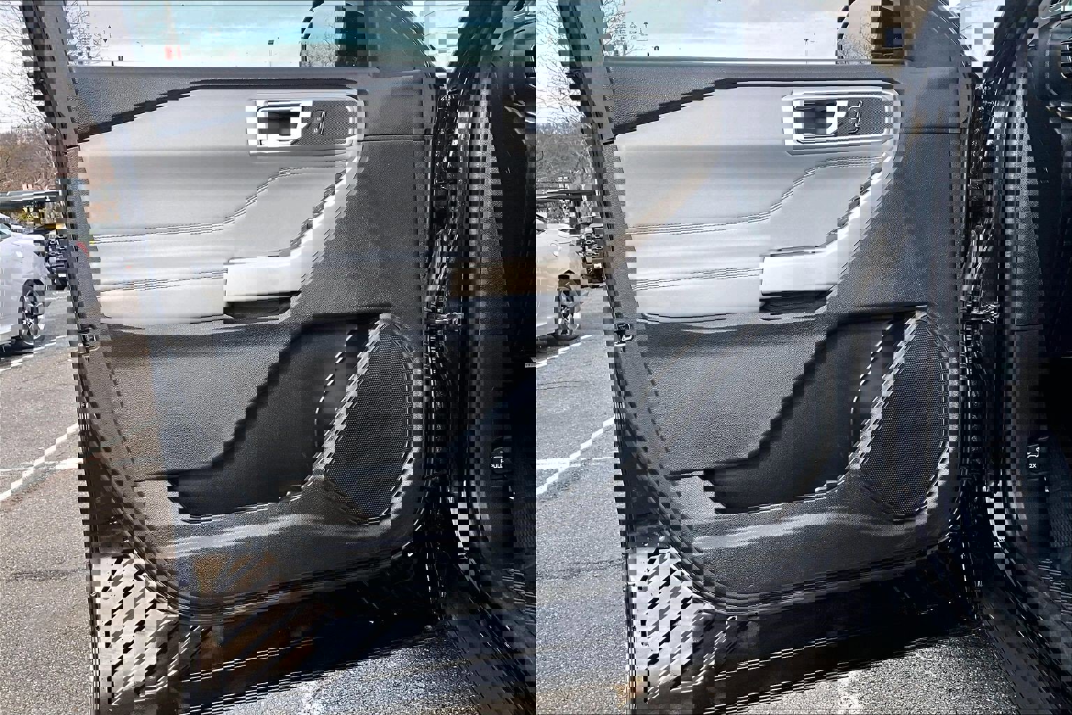 Used 2022 Ford Explorer XLT w/ Equipment Group 202A image 21