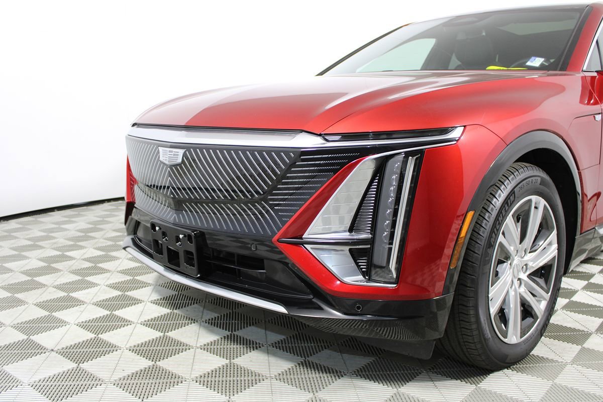 Used 2024 Cadillac Lyriq Tech RWD image 4