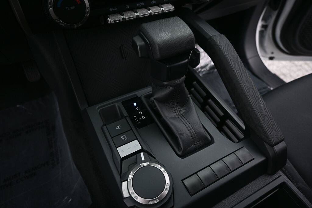 Used 2024 Toyota Tacoma SR AWD/4WD image 14