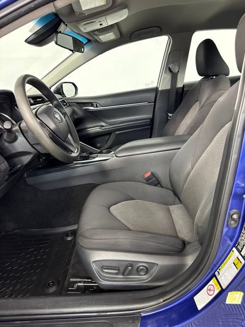 Used 2018 Toyota Camry LE FWD image 14