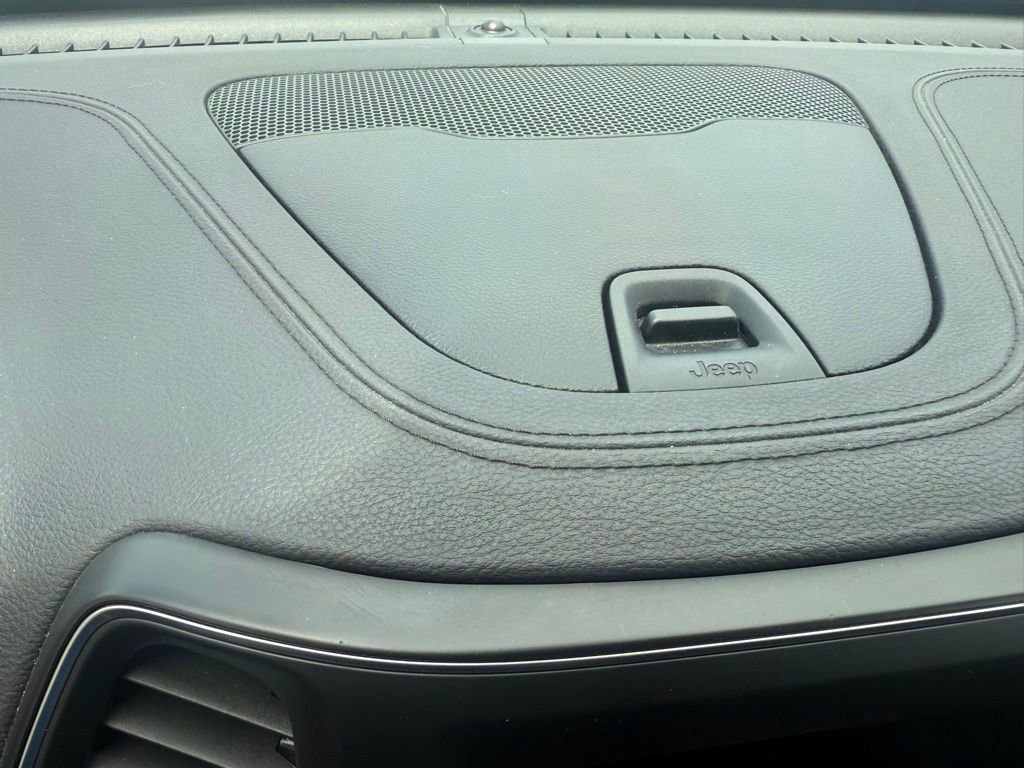 Certified 2019 Jeep Cherokee Latitude Plus image 12