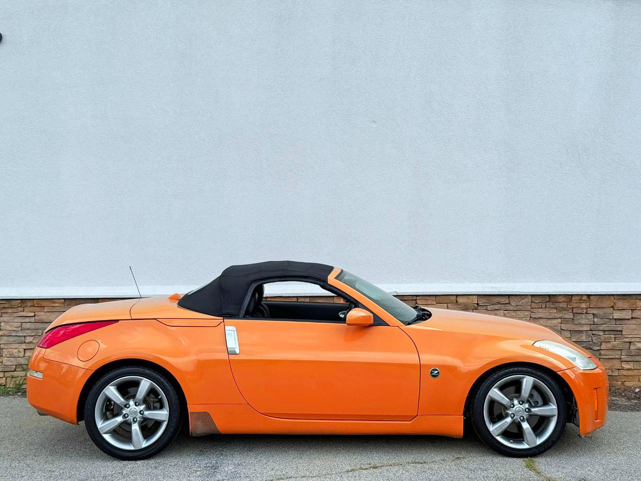 Used 2007 Nissan 350Z Touring RWD image 4