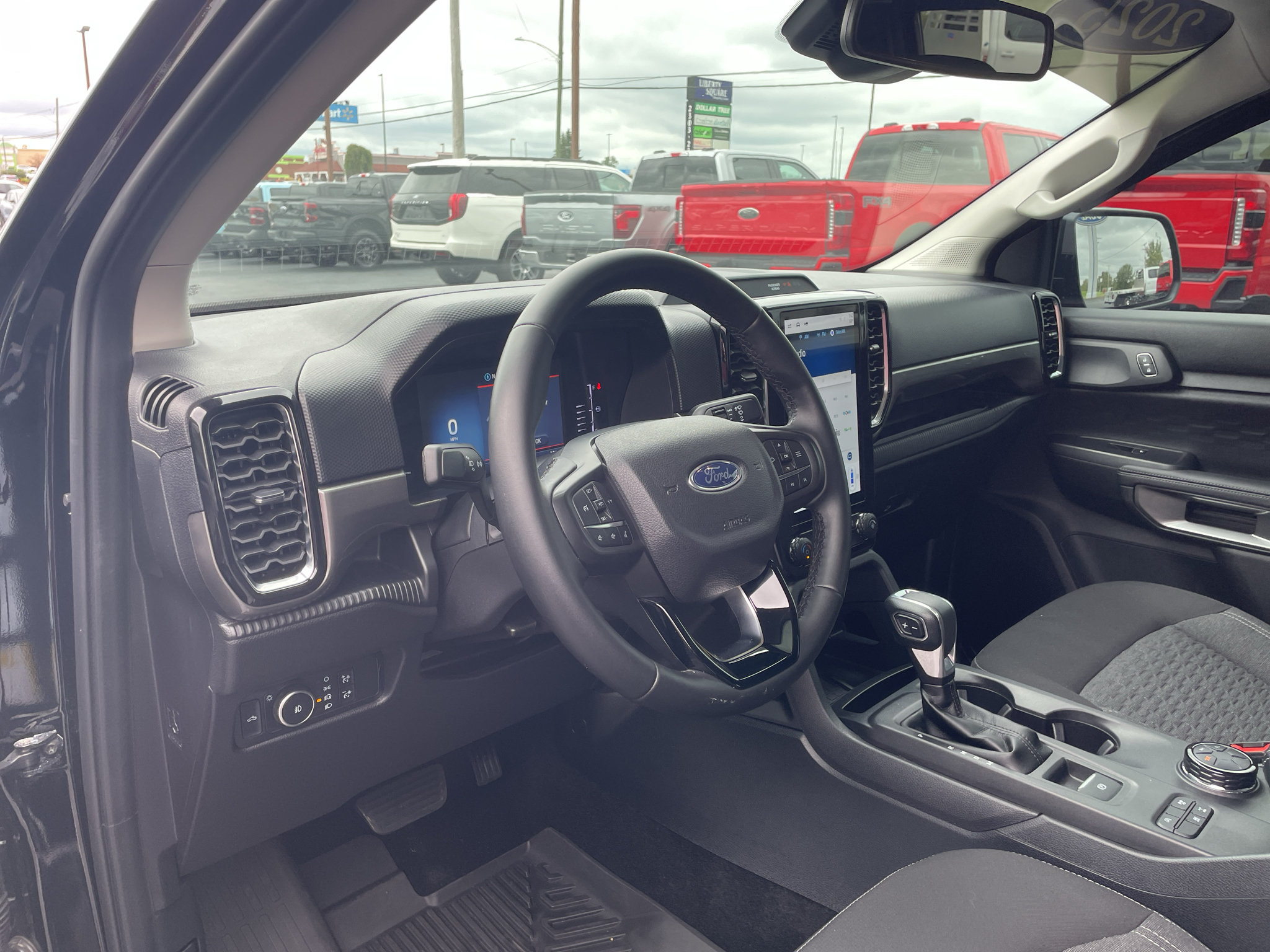 Used 2025 Ford Ranger XLT w/ Chrome Accent Package AWD/4WD image 12