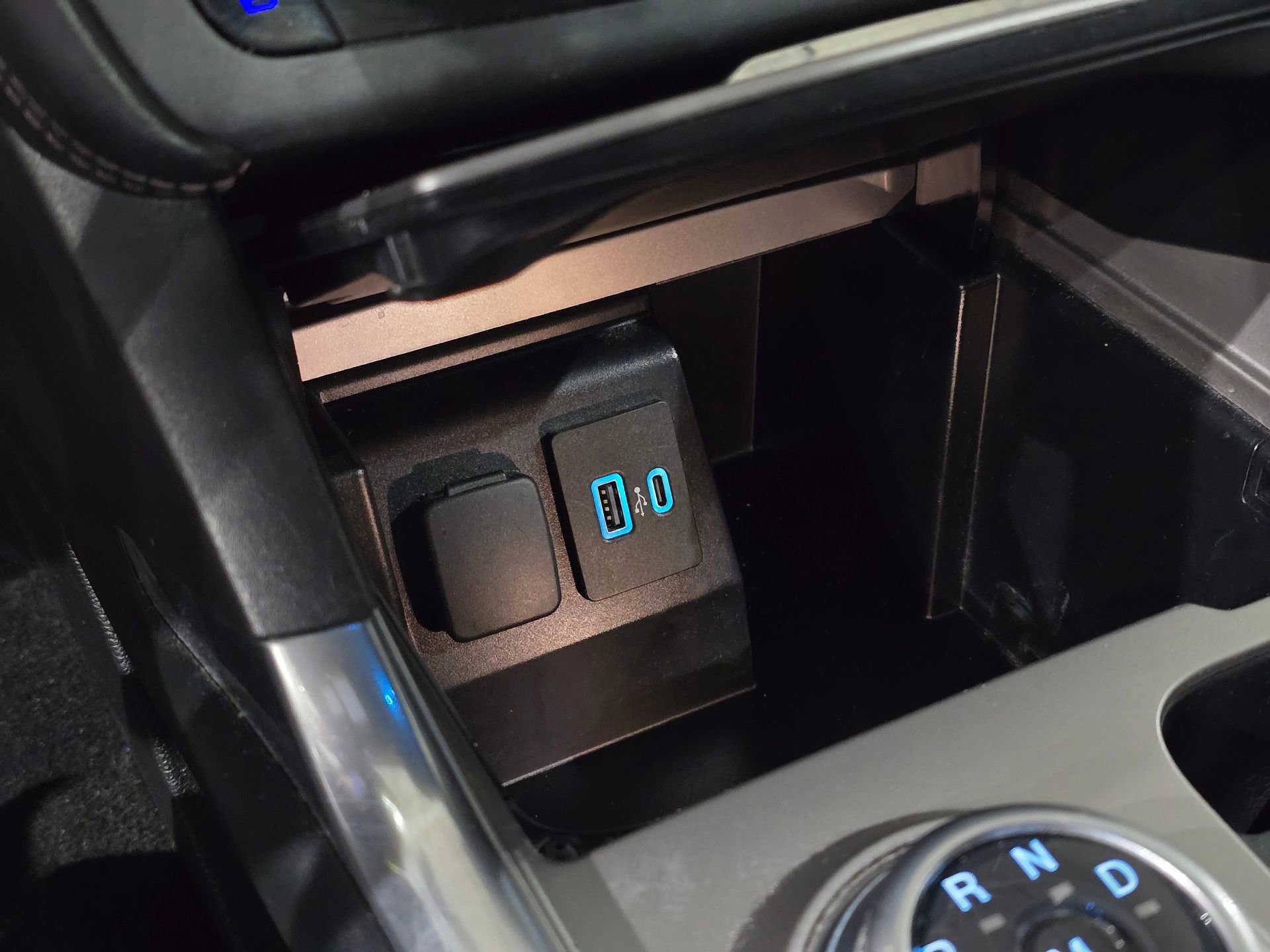 Used 2020 Ford Explorer Platinum w/ Premium Technology Package image 32