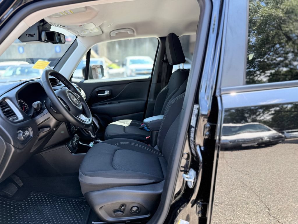 Used 2023 Jeep Renegade Latitude w/ Premium Group AWD/4WD image 11