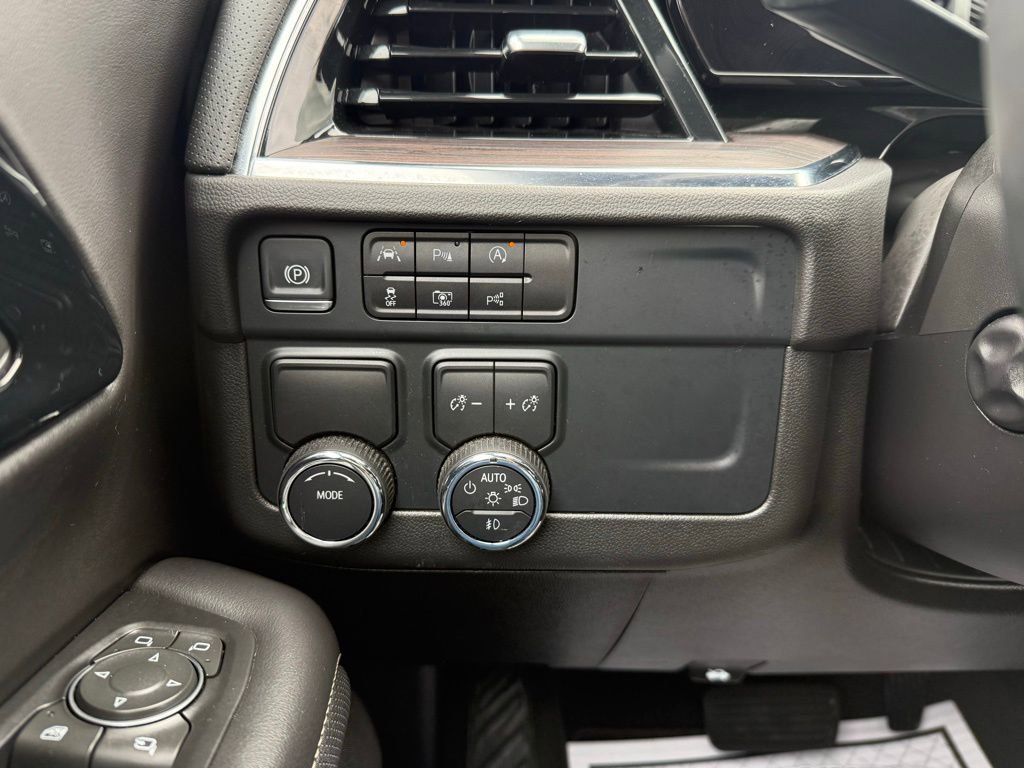 Used 2025 Chevrolet Suburban Premier image 39