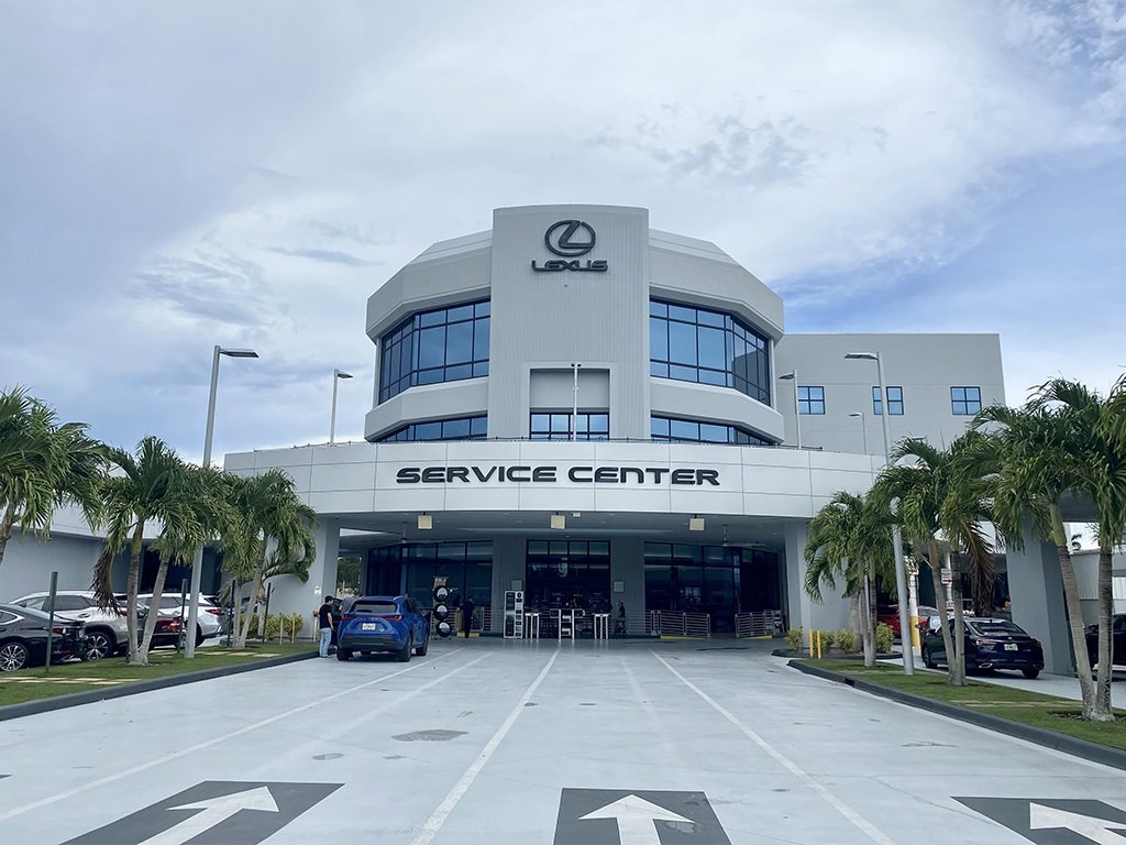 Used 2025 Lexus UX 300h FWD image 5