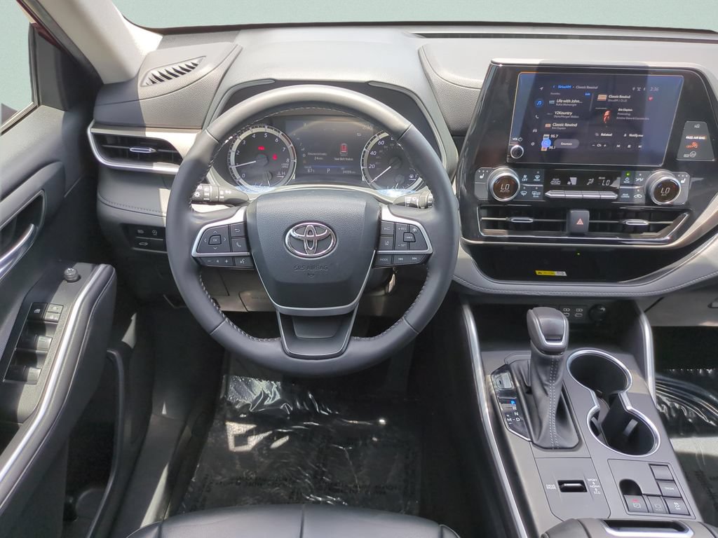 Used 2023 Toyota Highlander XLE FWD image 15