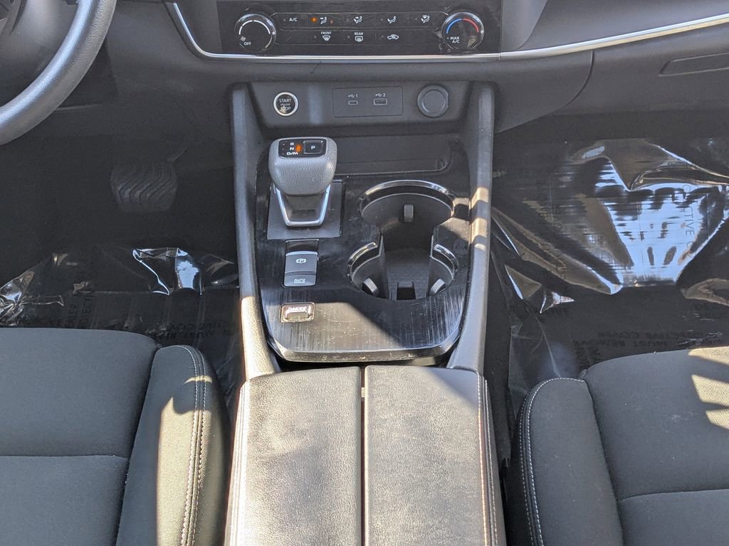 Used 2023 Nissan Rogue S image 17