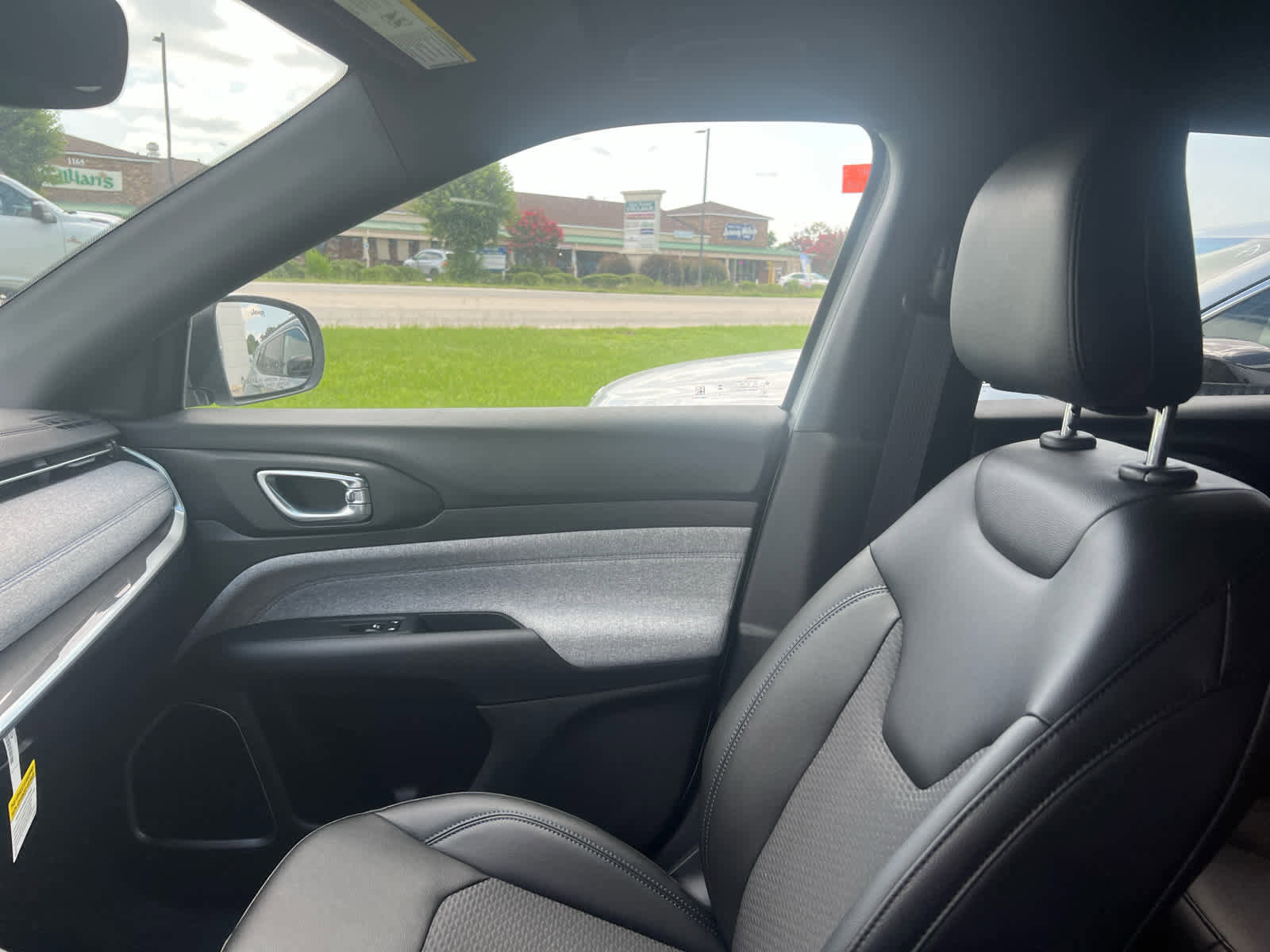 New 2025 Jeep Compass Latitude w/ Convenience Group image 29