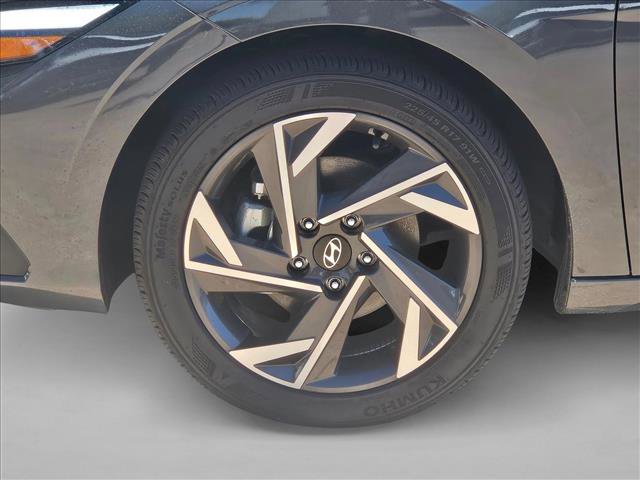 Used 2025 Hyundai Elantra Sport image 19