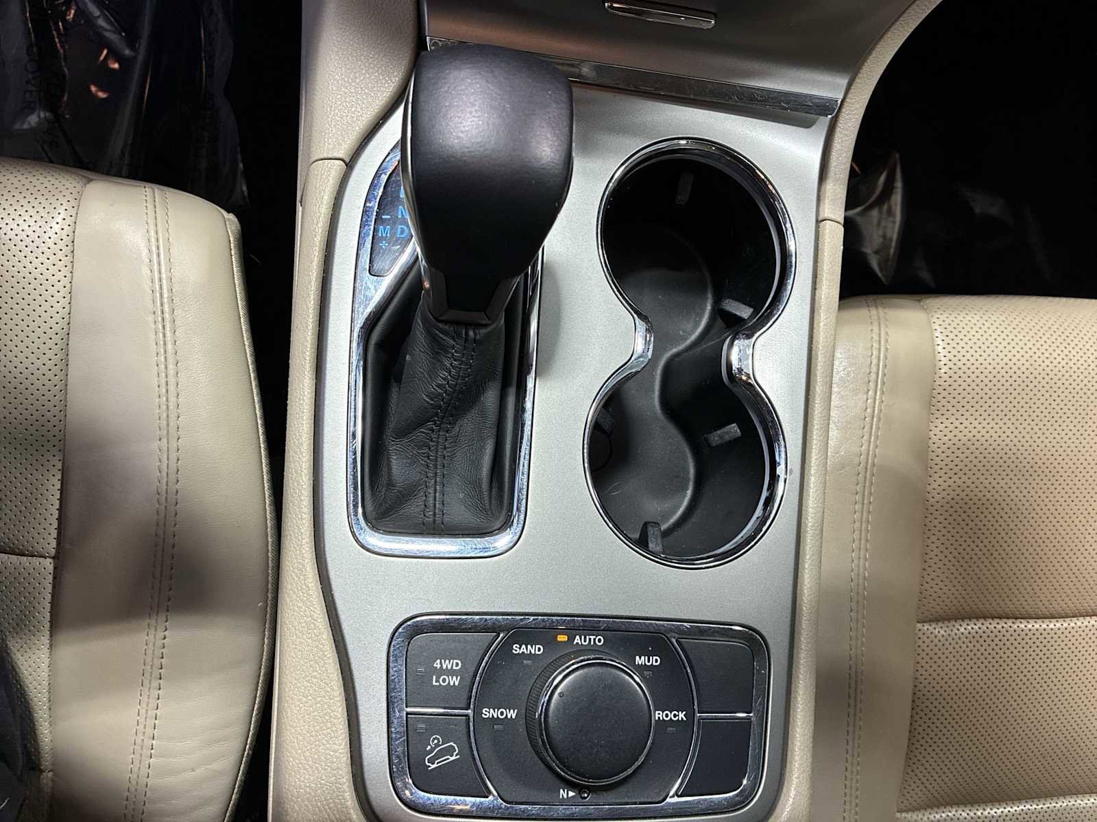 Certified 2019 Jeep Grand Cherokee Limited w/ Luxury Group II image 22