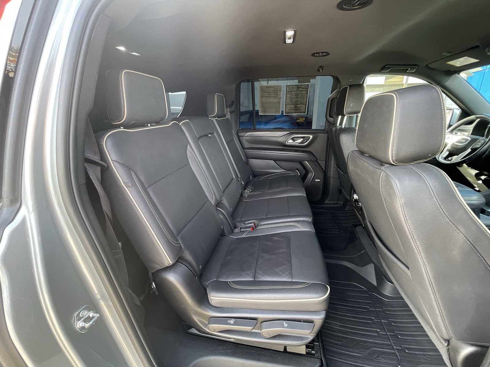 Used 2024 GMC Yukon XL SLT image 27