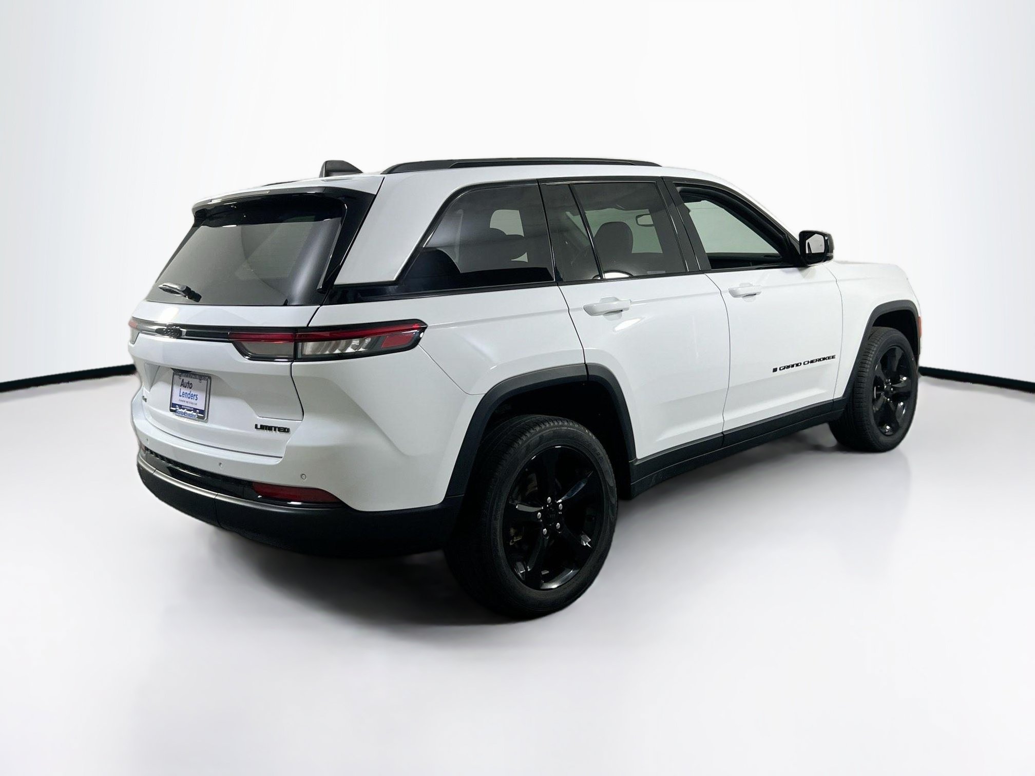 Used 2023 Jeep Grand Cherokee Limited w/ Black Appearance Package AWD/4WD image 5