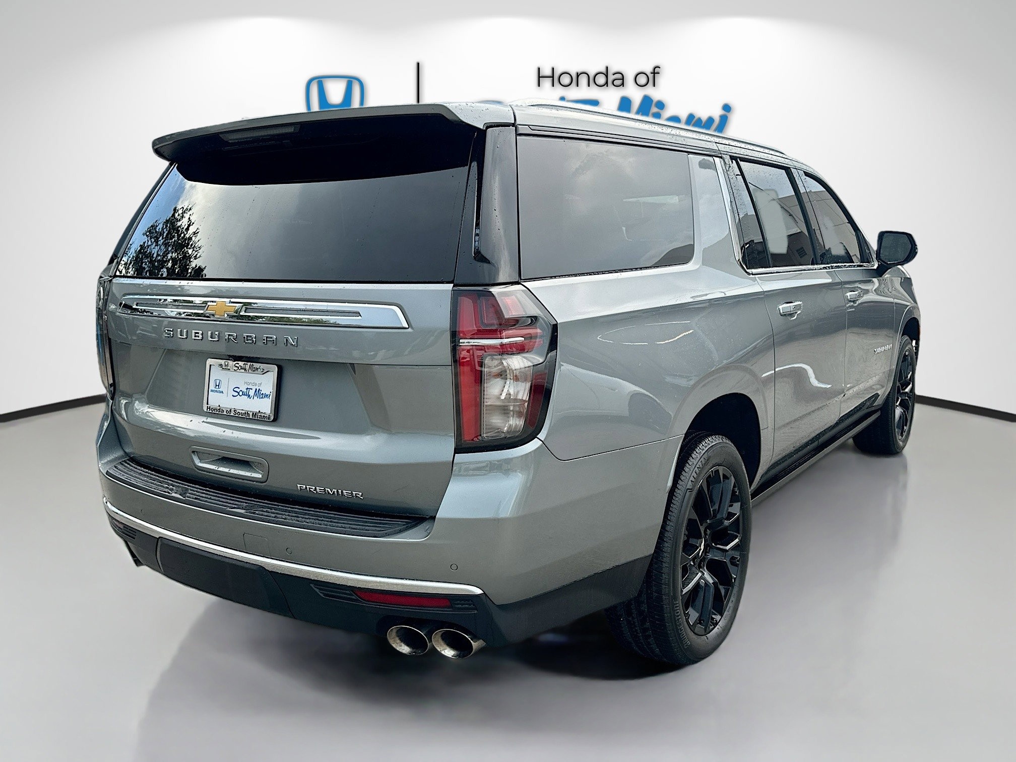 Used 2023 Chevrolet Suburban Premier RWD image 6