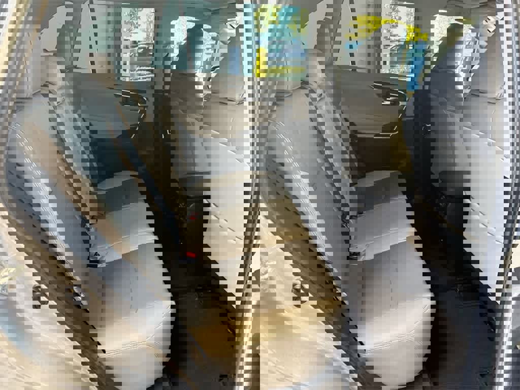 Used 2021 Toyota RAV4 XLE Premium image 22