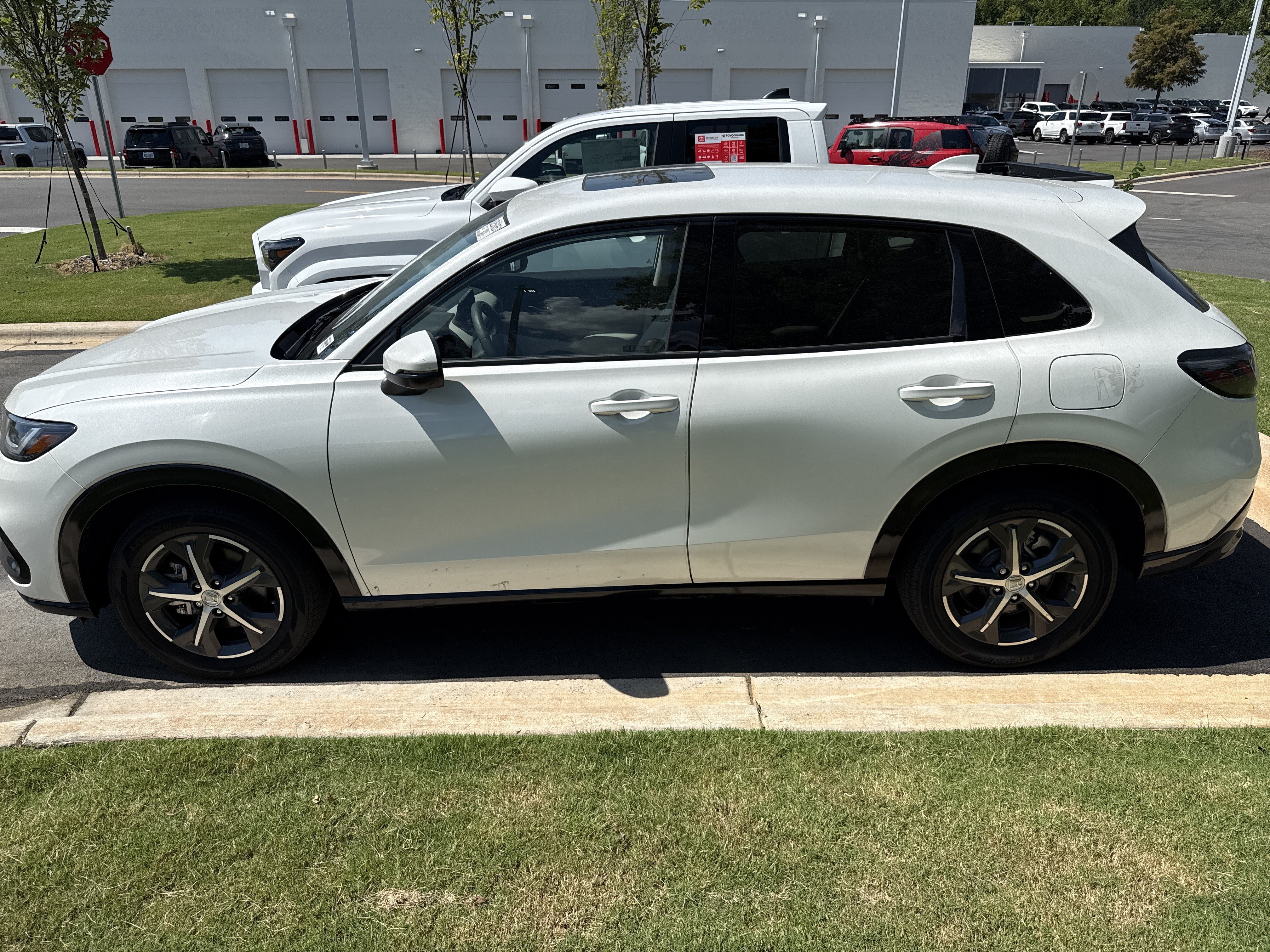 Used 2025 Honda HR-V EX-L image 41