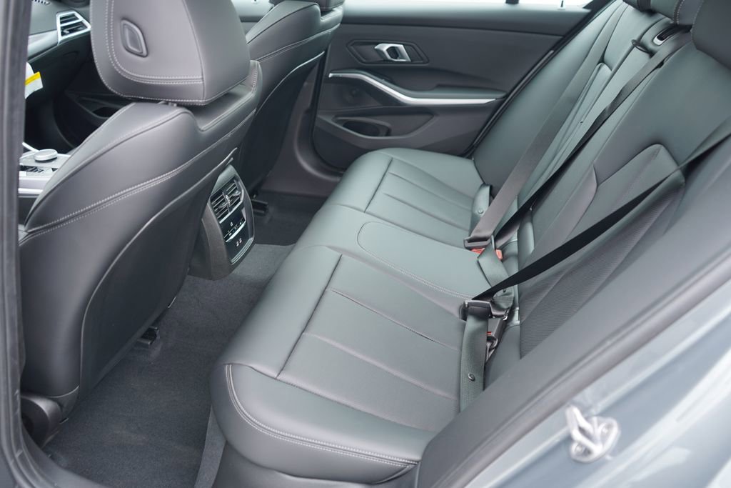 Used 2025 BMW 330i xDrive Sedan AWD/4WD image 19