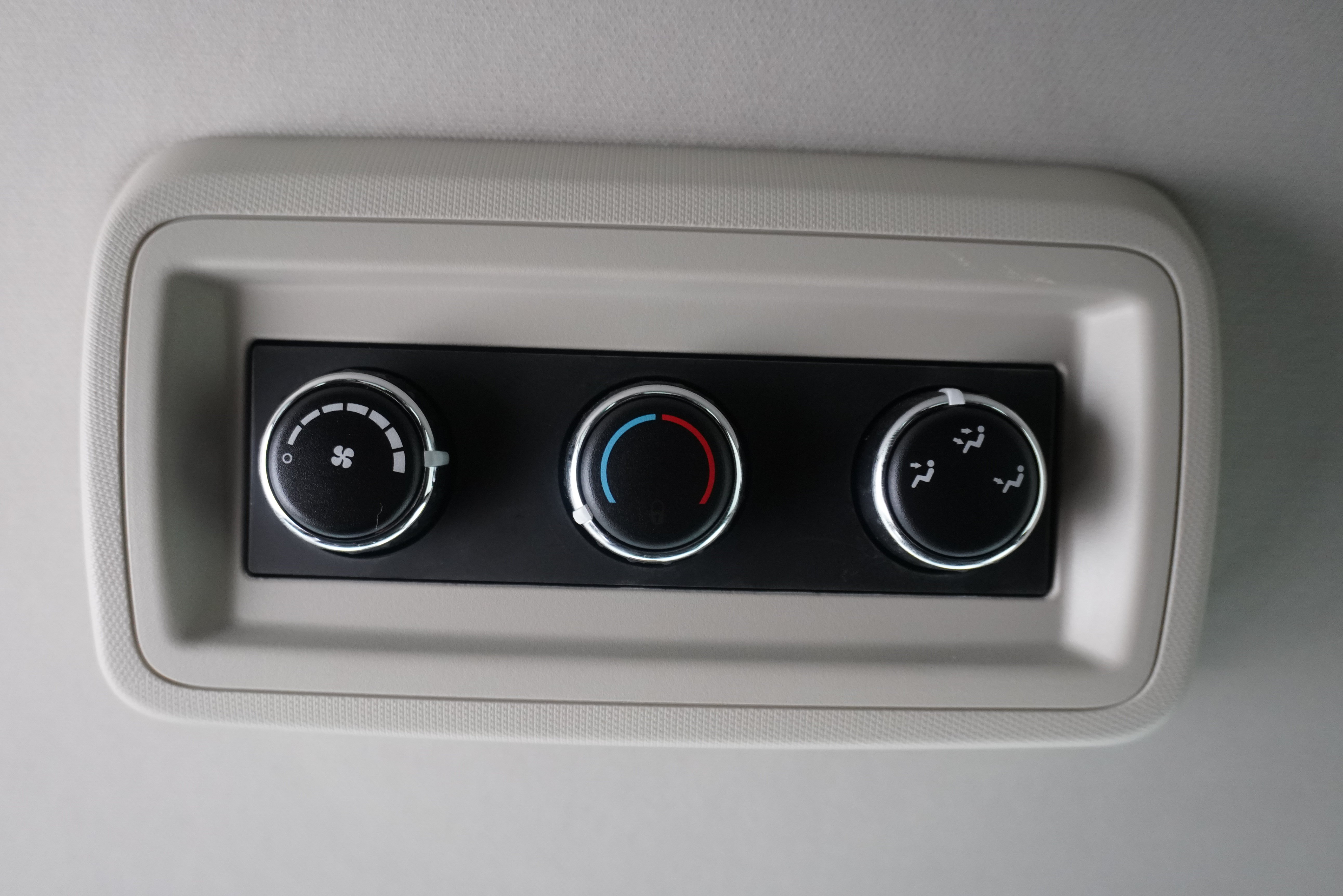 Used 2018 Dodge Grand Caravan SE w/ UConnect Hands-Free Group FWD image 15