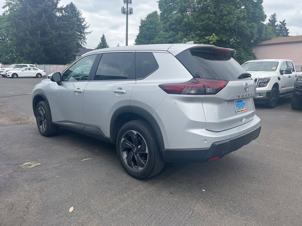 Used 2025 Nissan Rogue SV FWD image 5