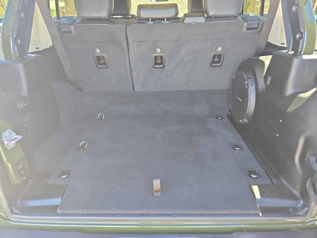 Used 2023 Jeep Wrangler Unlimited Sahara w/ Cold Weather Group AWD/4WD image 36