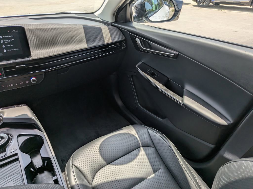 Certified 2025 Kia EV6 Wind RWD image 18